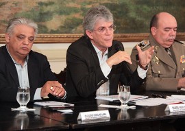 coletiva segurança foto alberi pontes secom pb 2 270x191 - Paraíba é o único estado a reduzir assassinatos por 6 anos consecutivos e atinge 3ª maior queda do Brasil