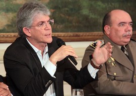 coletiva segurança foto alberi pontes secom pb 3 270x191 - Paraíba é o único estado a reduzir assassinatos por 6 anos consecutivos e atinge 3ª maior queda do Brasil