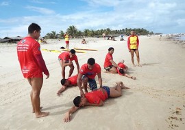 corpo de bombeiros realiza treinamento de salvamento aquatico 1 270x191 - Corpo de Bombeiros realiza treinamento de salvamento aquático para surfistas na Baía da Traição