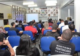 diretores e agentes em plenario foto walter rafael 1 270x191 - Governo investe mais de R$ 5 milhões em viaturas e equipamentos para agentes penitenciários