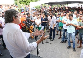 ricardo assina ordem de servico da adutora de nova camara na cidade de arara foto francisco franca 13 270x191 -  Nova Camará: Ricardo autoriza obras que vão levar água para Montadas, Areial e Arara