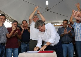 ricardo assina ordem de servico da adutora de nova camara na cidade de arara foto francisco franca (6)