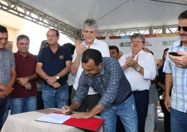 ricardo assina ordem de servico da adutora de nova camara na cidade de arara foto francisco franca (7)