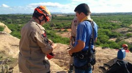 rapel 3 270x151 - Corpo de Bombeiros ministra instrução de rapel a Clube de Desbravadores em Patos