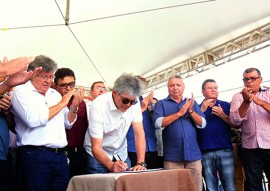 ricardo assina ordem de servico para construcao de adutora coremas pianco foto jose marques 5 270x191 - Ricardo autoriza obras da adutora que vai melhorar abastecimento d’água de Piancó