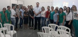 O diretor geral da Maternidade Dr. Umberto Junior e as profissionais da unidade que participaram da palestra 270x127 - Pacientes, funcionárias e acompanhantes da Maternidade de Patos receberam homenagens pelo Dia Internacional da Mulher