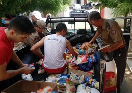 bombeiro entrega alimentos em cajazeiras (1)