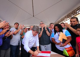 ricardo assina ordem de servico em pilar foto jose marques 31 270x191 - Ricardo autoriza pavimentação da PB-082 beneficiando mais de 30 mil moradores de Pilar e Itabaiana