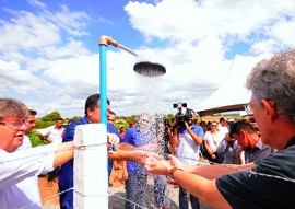 ricardo inaugura sistema de adutora em sobrado foto jose marques 2 270x191 - Ricardo entrega sistemas de abastecimento de água beneficiando 200 famílias de Sobrado