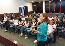 estudantes auditorio da FCJA 270x191 - Alunos da rede estadual iniciam visita do projeto “A Escola vai à Fundação Casa de José Américo”