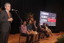 seminário ricardo fala Foto Alberi Pontes 270x180 - Ricardo participa de seminário e lançamento de cartilha sobre as eleições 2018