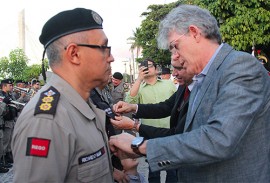 ricardo entrerga equipamentos a pm de campina foto jojse marques 1 270x183 - Em Campina Grande: Ricardo entrega equipamentos, fardamentos e condecorações para Polícia Militar