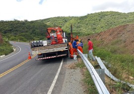 der estalacao de defensas nas estradas de serra do pinheiro e serra do moura (3)