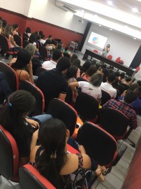 A palestra reuniu estudantes e profissionaus 202x270 - Minicurso destaca importância da alimentação na prevenção e tratamento do câncer