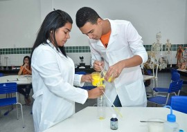 Produção de Materiais Escola Papa Paulo VI  Delmer Rodrigues 10 270x191 - Estudantes da Rede Estadual de Ensino aprendem sustentabilidade com a produção de produtos de limpeza