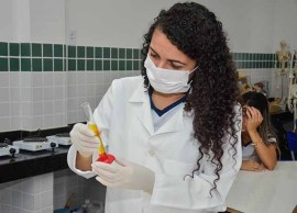 Produção de Materiais Escola Papa Paulo VI  Delmer Rodrigues 6 270x194 - Estudantes da Rede Estadual de Ensino aprendem sustentabilidade com a produção de produtos de limpeza