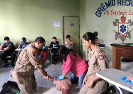 bombeiros treina criancas e adolescentes em aces de primeiros socorros (2)