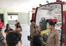 bombeiros treina criancas e adolescentes em aces de primeiros socorros (3)