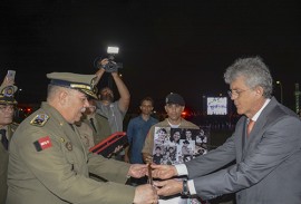 governador ricardo condecorado pela policia_foto walter rafael