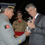 governador ricardo condecorado pelo bombeiro_foto walter rafael