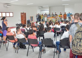 see escola C I Alice Carneiro exposicao de artes plasticas obras de alunos foto delmer rodrigues (8)